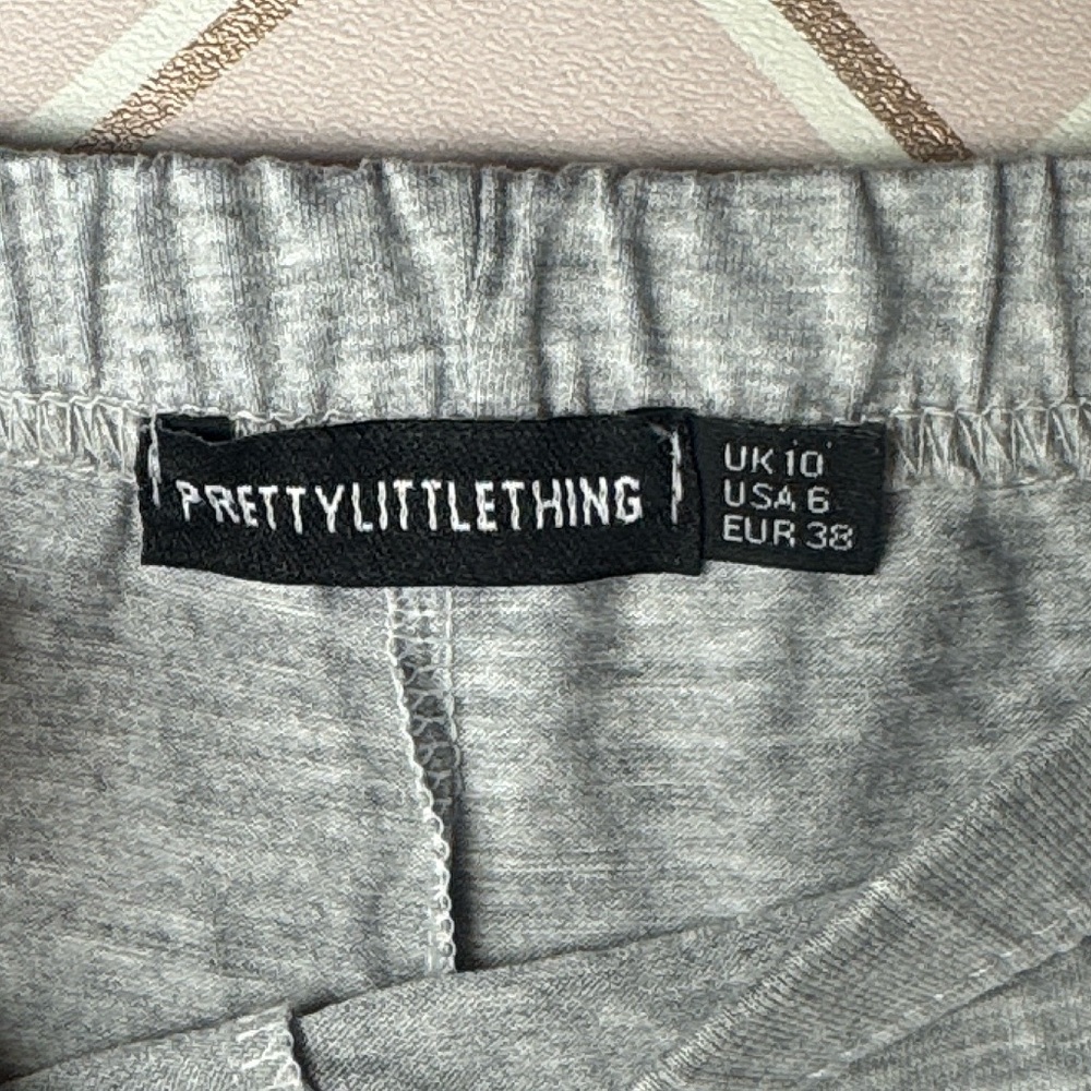 NWOT PrettyLittleThing Light Gray Seamless High-Rise Flare Leggings US 6 Medium - Picture 3 of 3